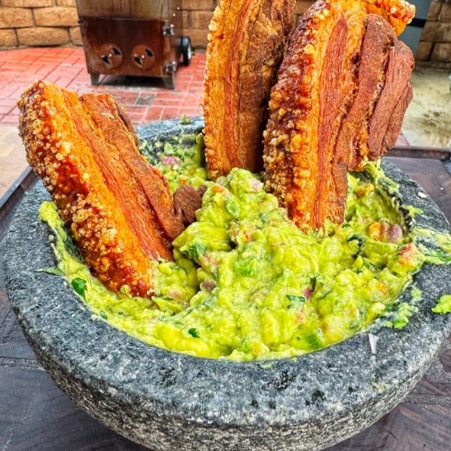 Guacamole Con Chicharron.